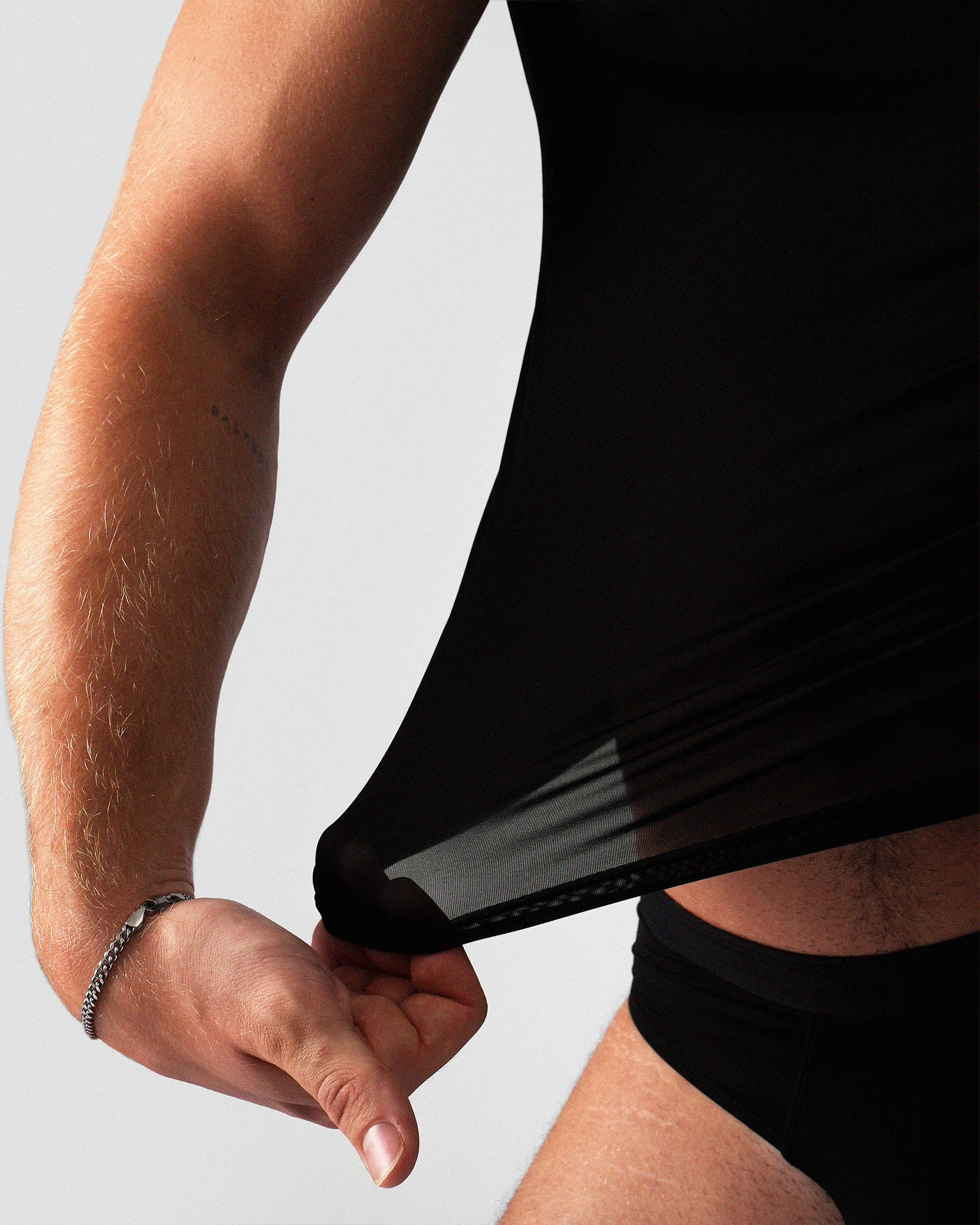 TEAMM8 Allure Sheer Cropped Tee Noir